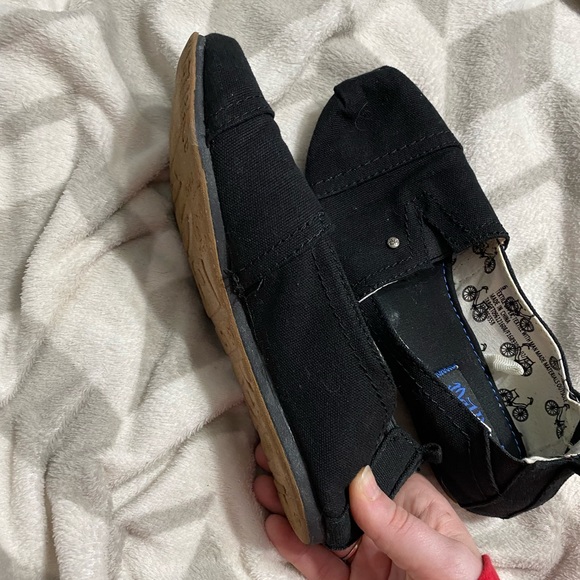 Black slide on shoes - Picture 2 of 4